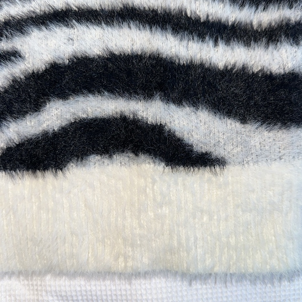 Express Zebra Print Fuzzy Sweater Size Small - image 8
